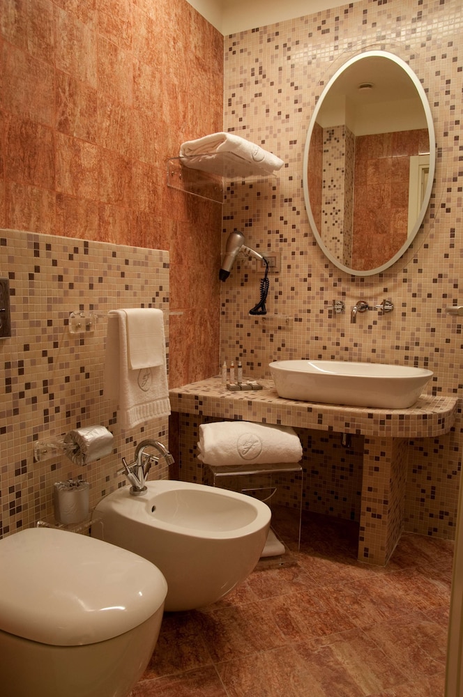 Exclusive, King Bed, Pool Access