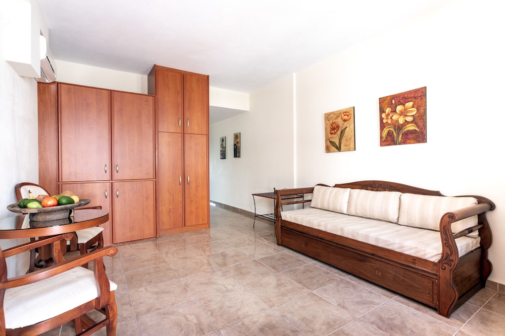 Ariadne Hotel 23/74