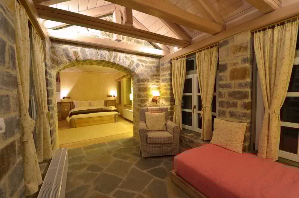 Papaevangelou Hotel 40/66