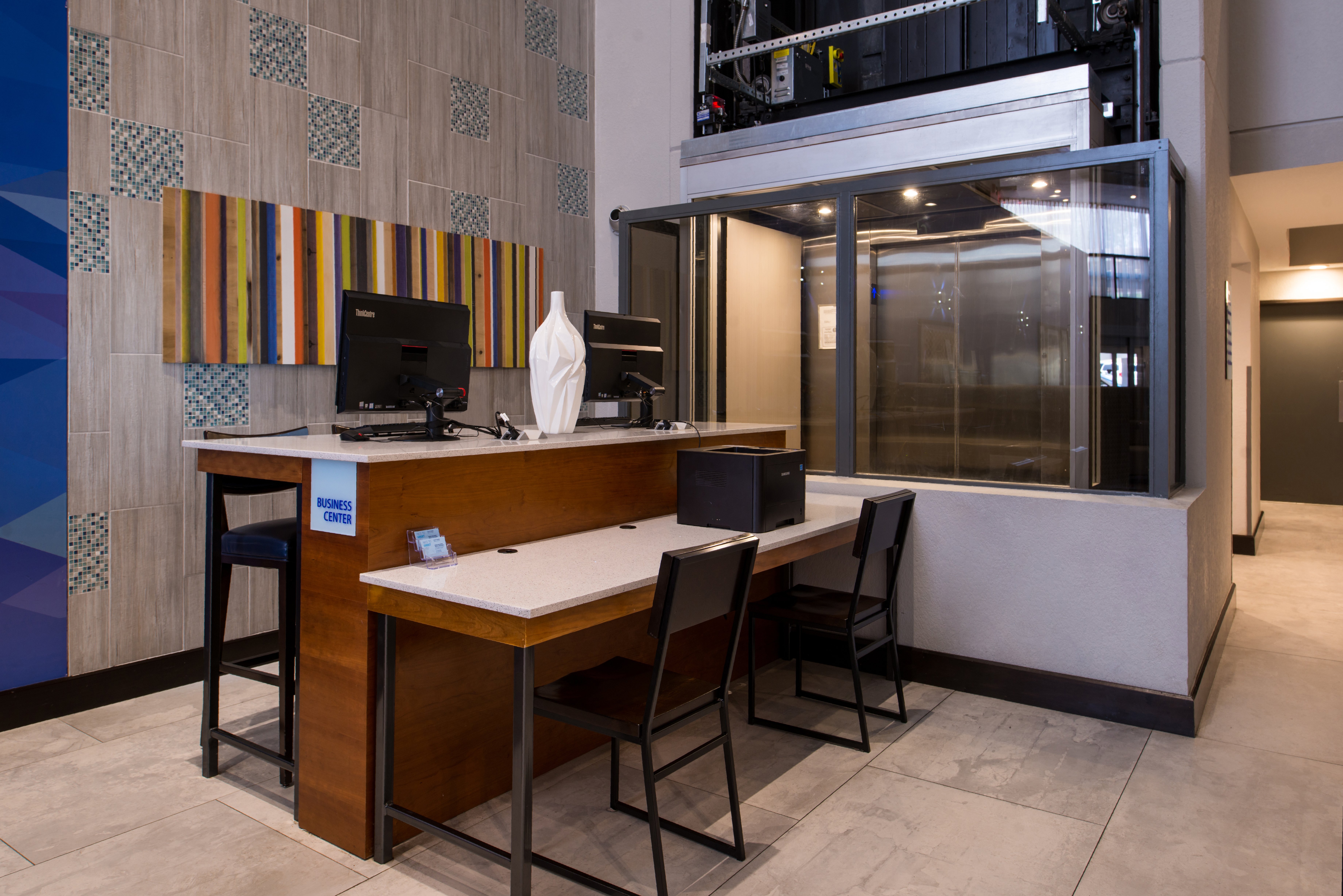 Holiday Inn Express & Suites San Antonio Medical-Six Flags 14/74