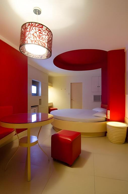 Victoria Court Suites 33/49