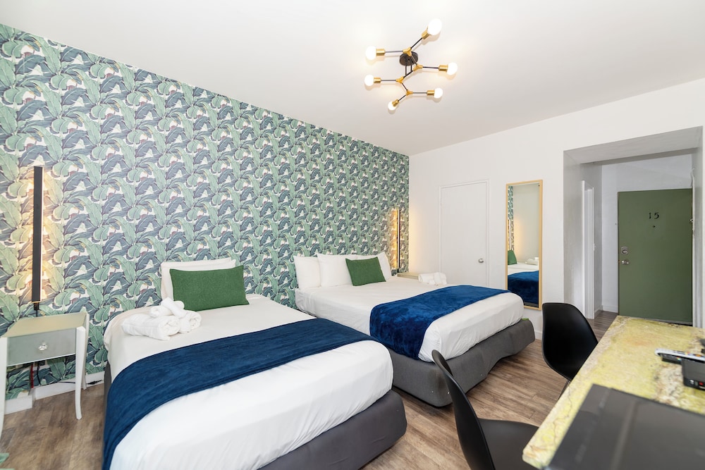 Norman's Hotel And Dining 32/62