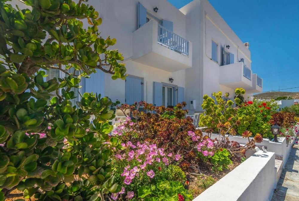 Aeolis Hotel 29/32