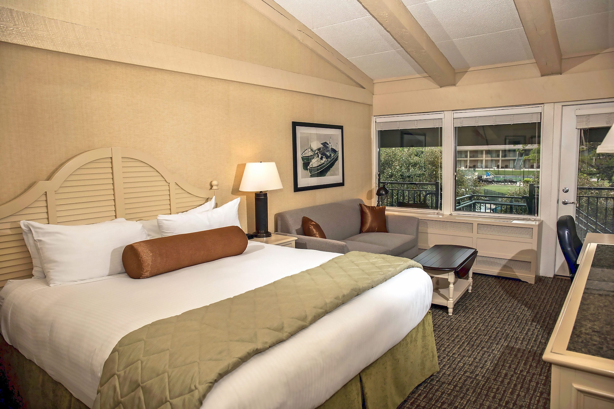 Room, King Bed, Resort View, Accessible