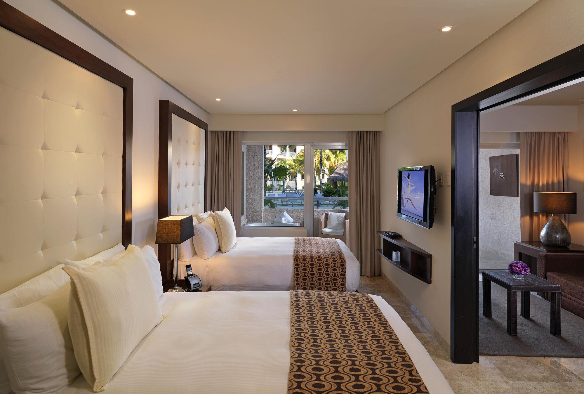 2 Bedrooms, Master, Suite