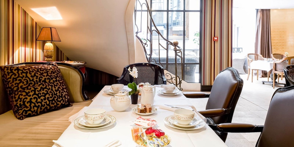 Hotel Chateaubriand 42/48