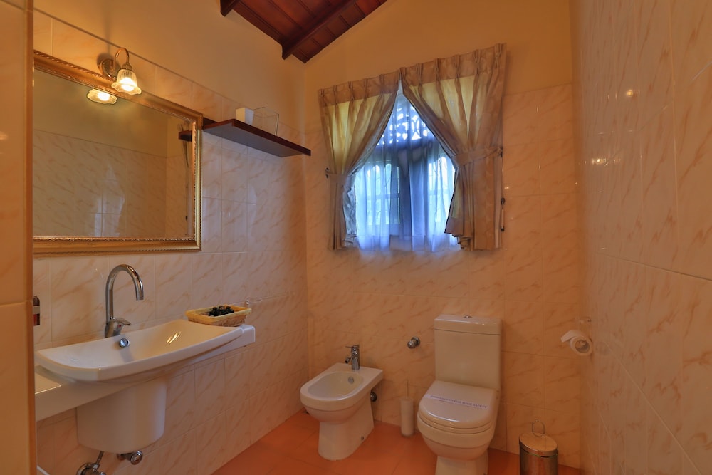 Emel Boutique Hotel 49/50