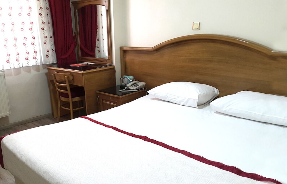 Nil Hotel 18/30
