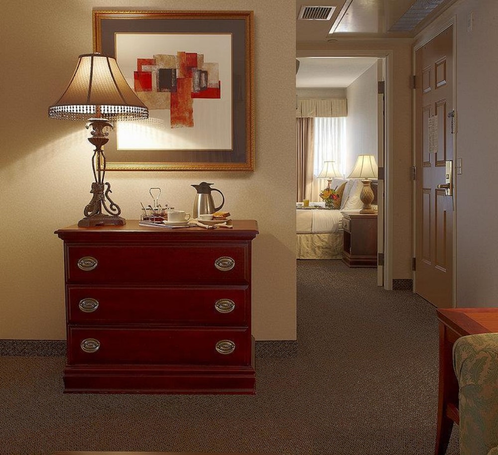 Best Western Plus the Normandy Inn Suites 15/31