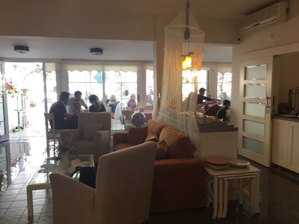 Melaike Otel 54/72