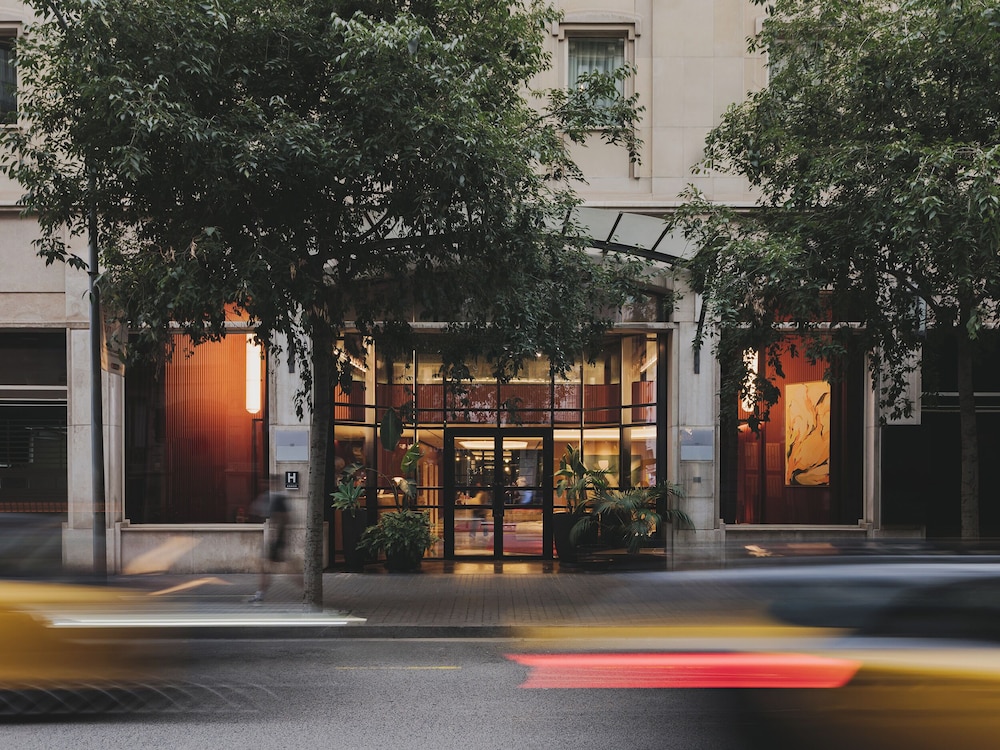 Gallery Hotel 7/75