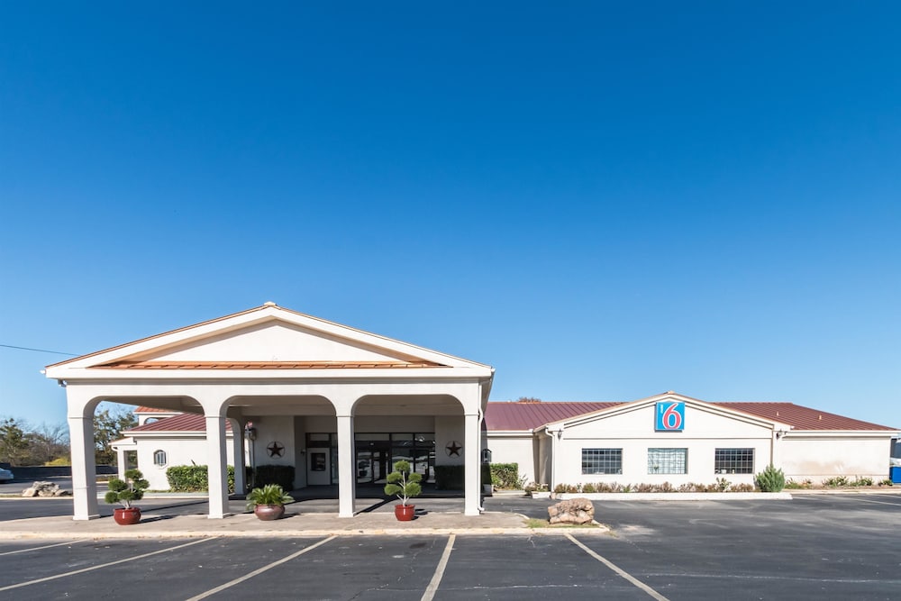 Motel6 Stephenville, TX 8/46