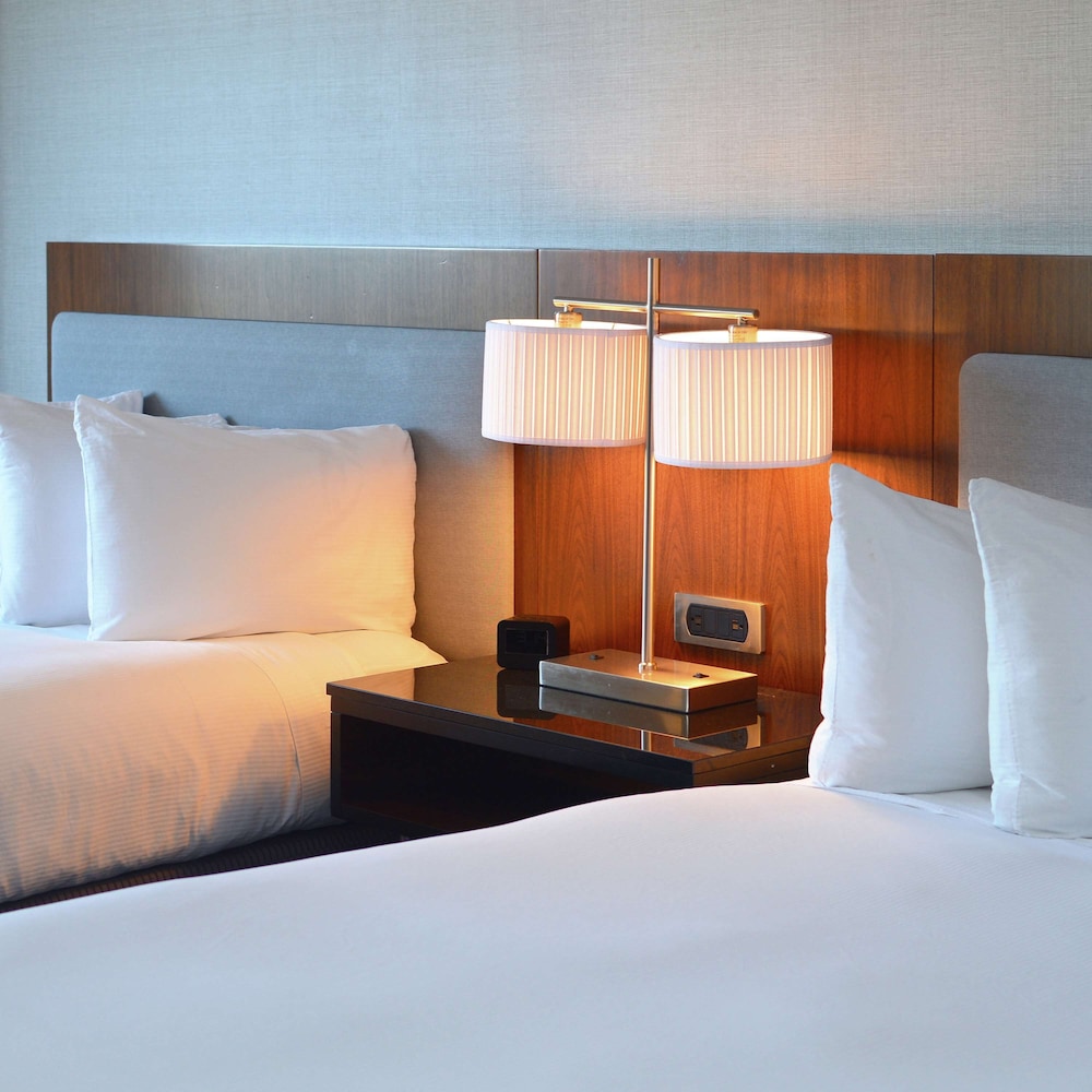 Doubletree By Hilton Newark Fremont 28/76