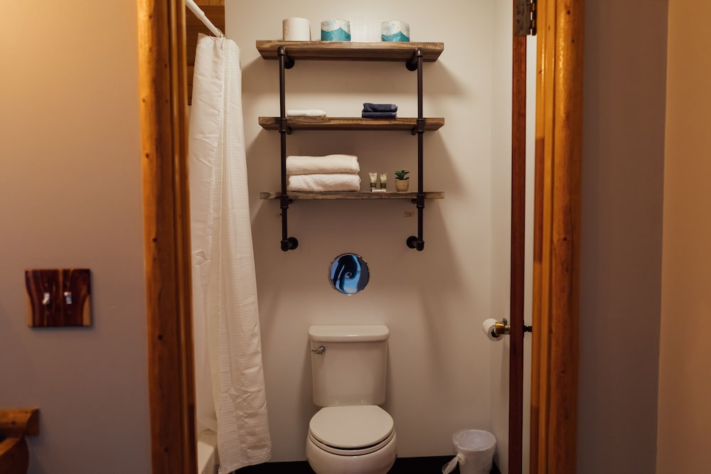 غرفة تقليدية بسرير كينج، Teton Peaks Resort 3/3