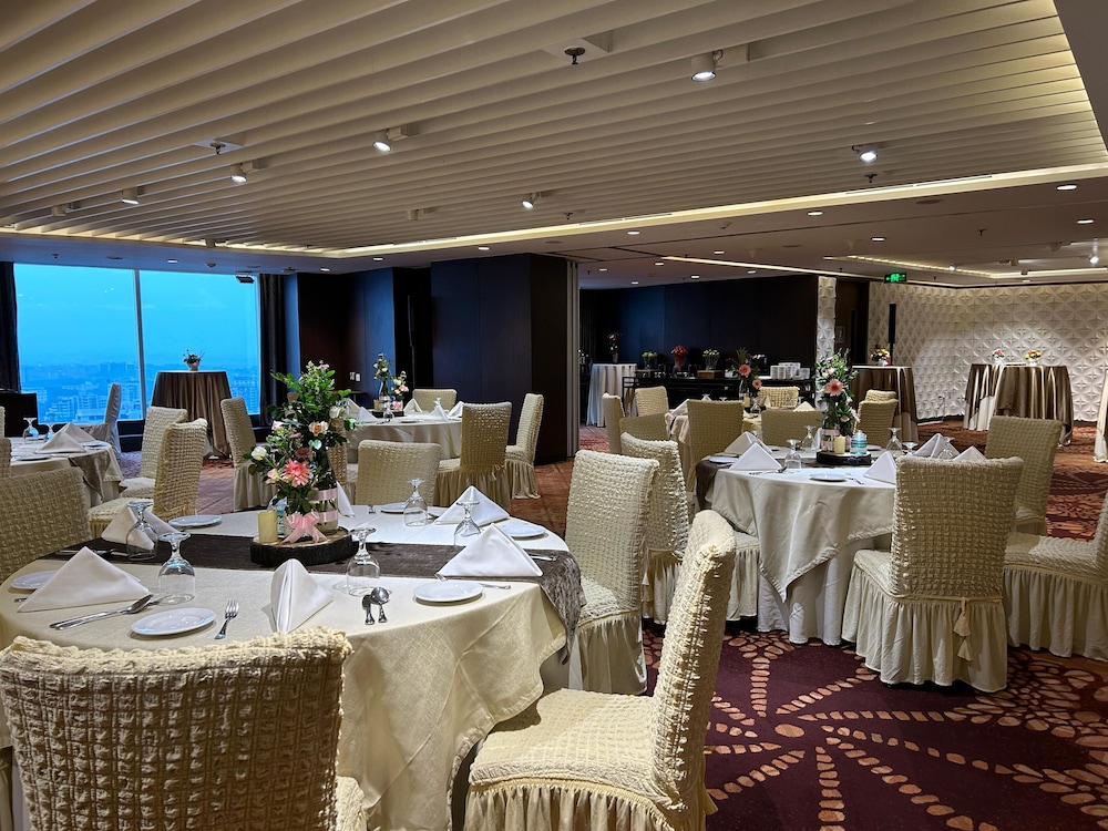 Crowne Plaza Dhaka (Ex Doreen Hotel and Resorts) 47/57