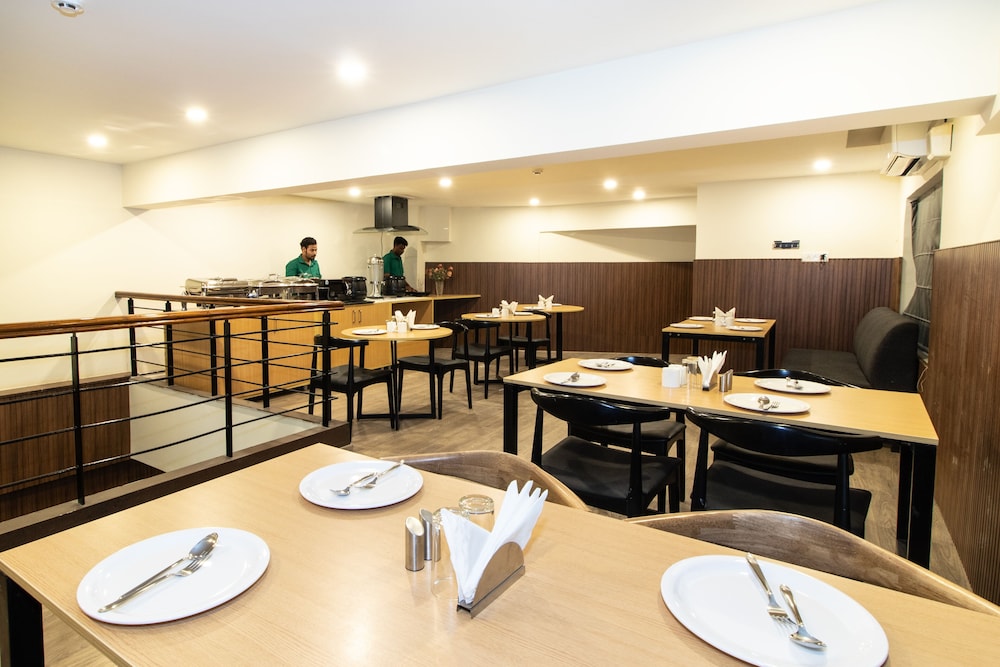 Sanctum Suites Richmond Road Bangalore 16/21