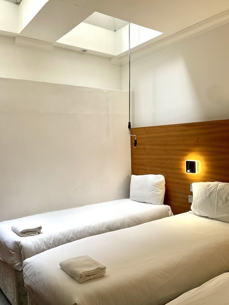 Leisure Inn Hotel 16/56