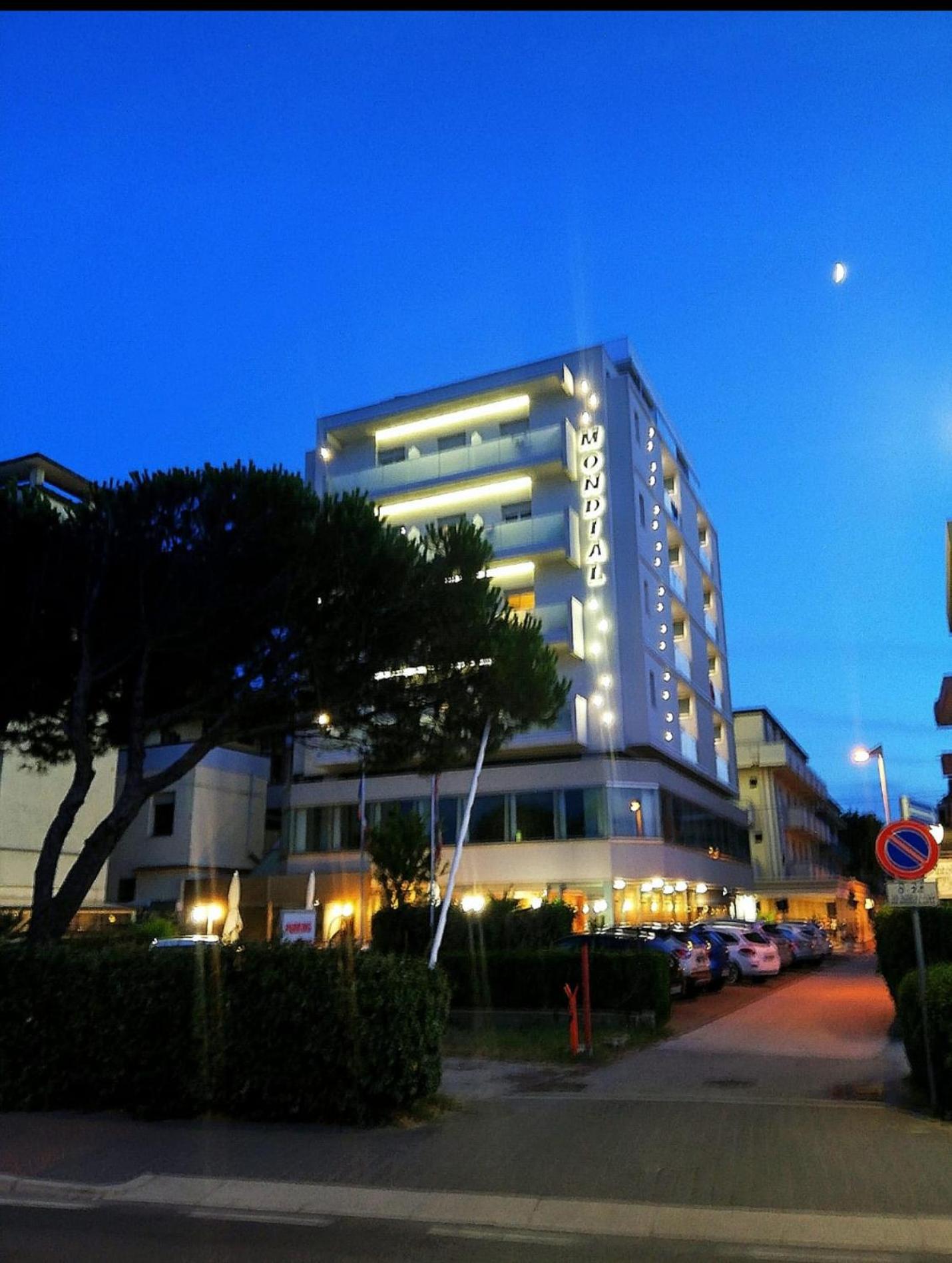 Hotel Mondial 4/48