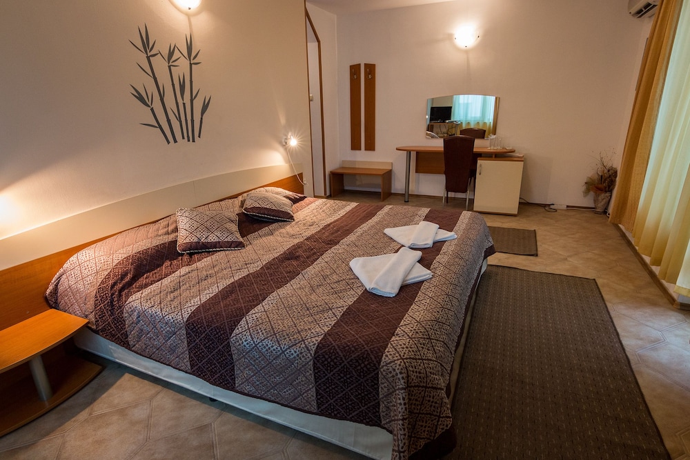 FAMILY HOTEL VENERA 14/48