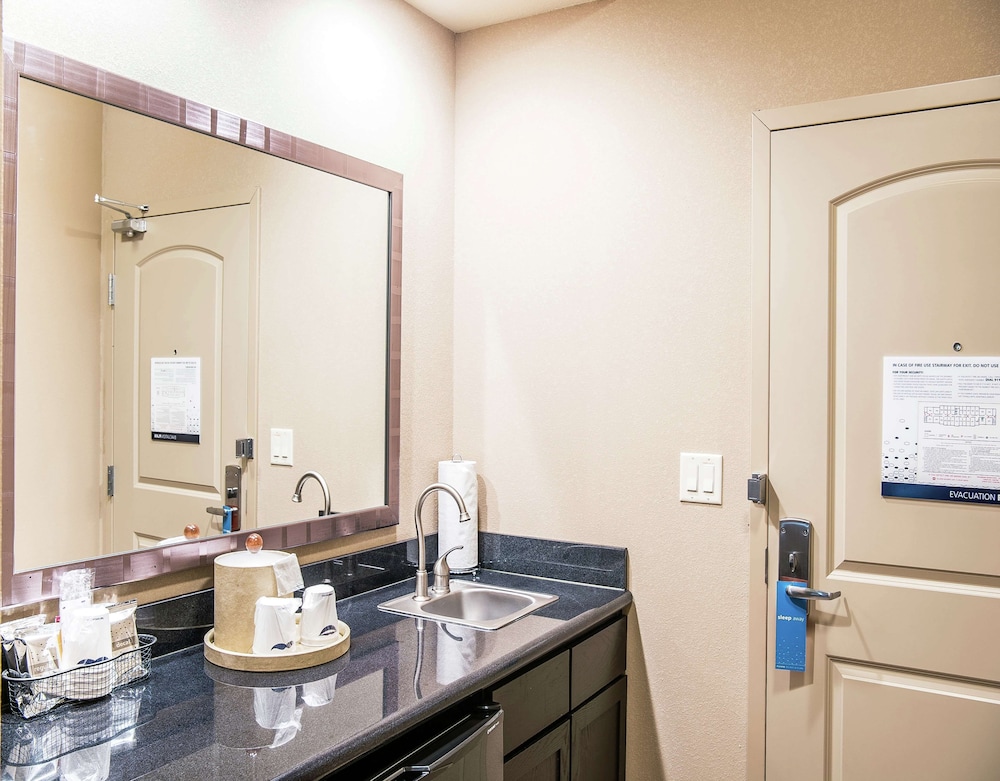 Hampton Inn & Suites Bay City, TX 18/39
