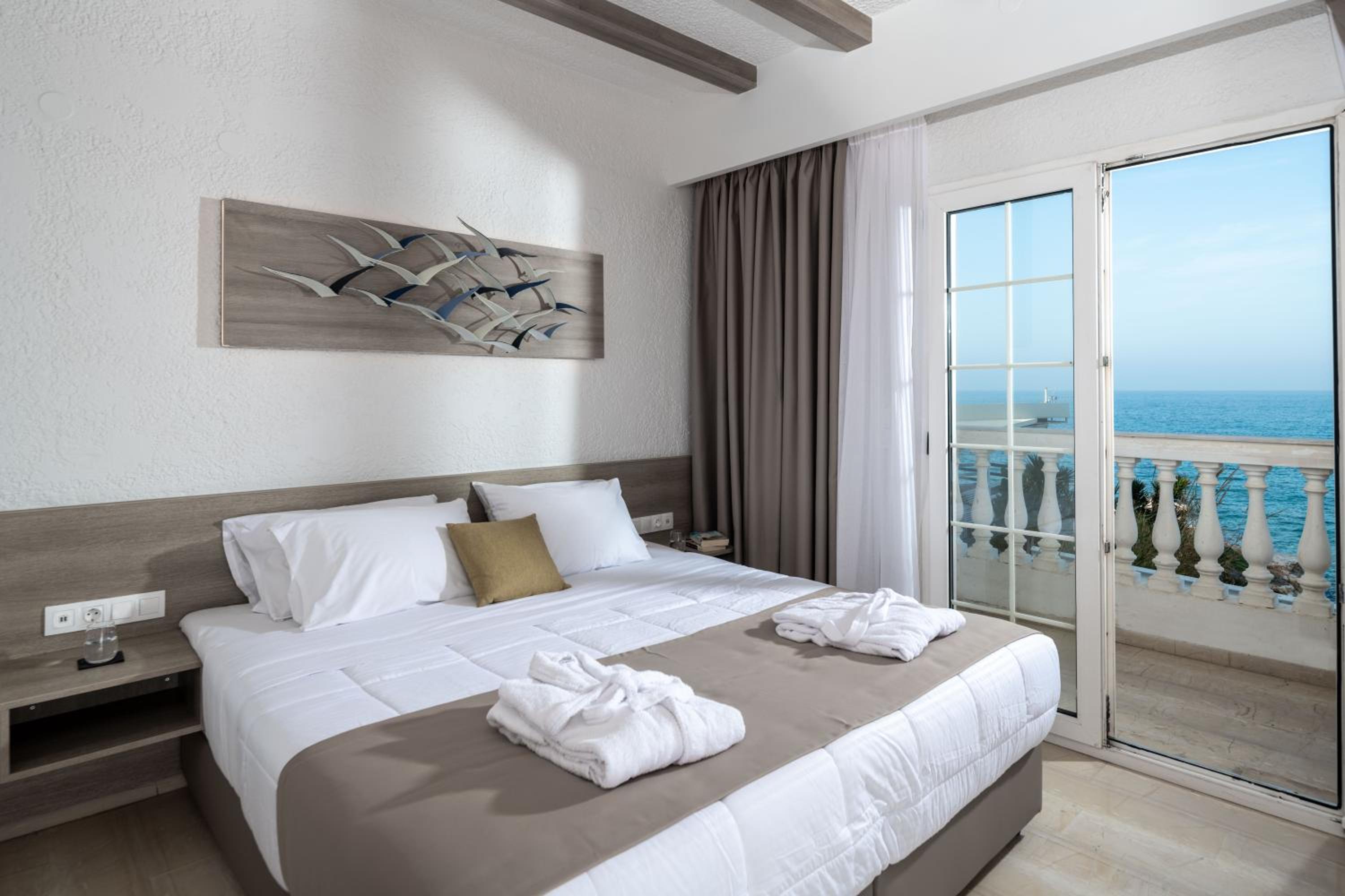 غرفة ديلوكس عائلية بإطلالة على البحر بغرفتي نوم، Porto Greco Village Beach Hotel - All Inclusive 4/6
