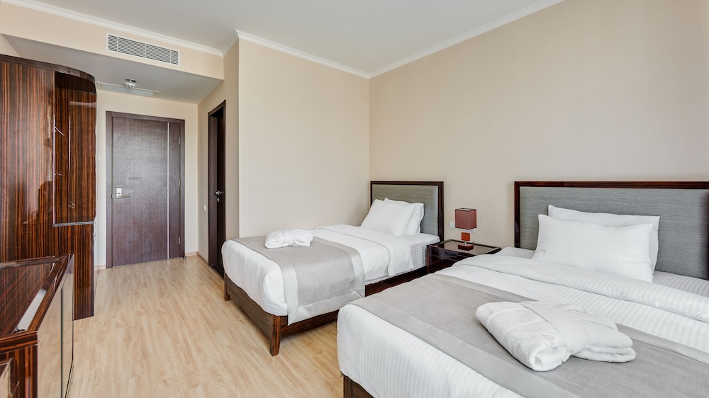 Lisi Hills Hotel 10/50