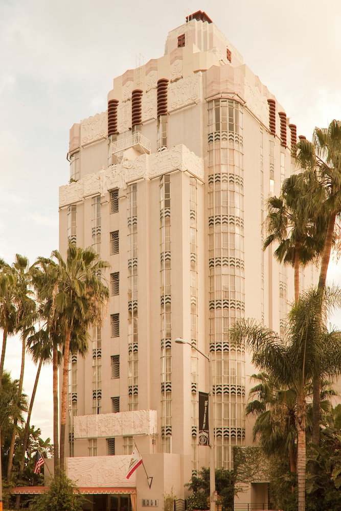 Sunset Tower Hotel 3/64