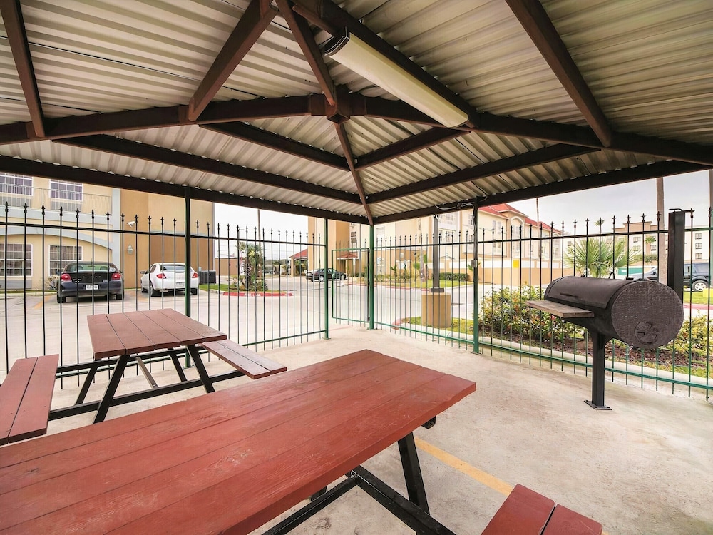 La Quinta Inn & Suites by Wyndham Pharr North McAllen 35/58