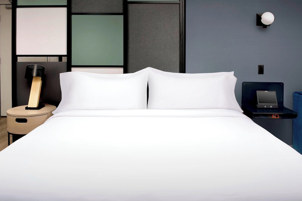 Aloft, King Bed