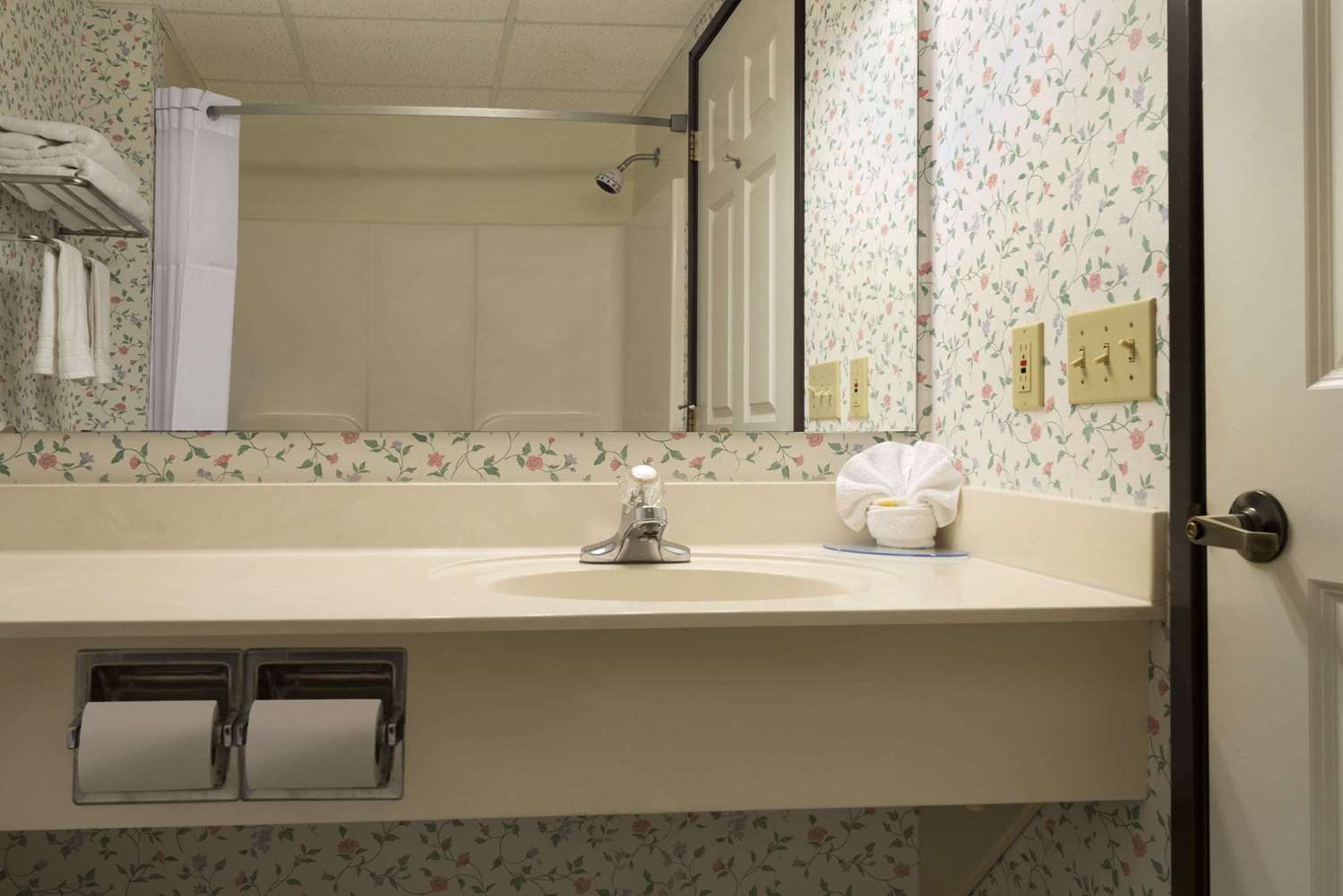 Days Inn by Wyndham Grayling 9/10
