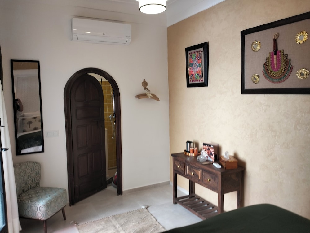 Riad Laora 12/80