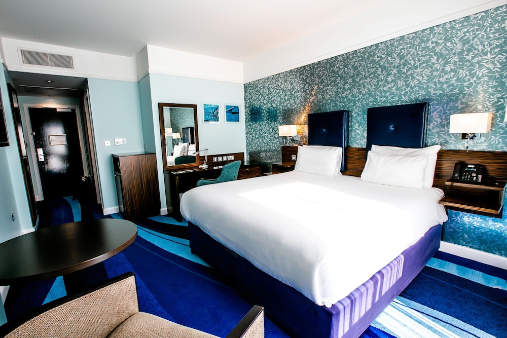 CROWNE PLAZA BLANCHARDSTOWN 25/76