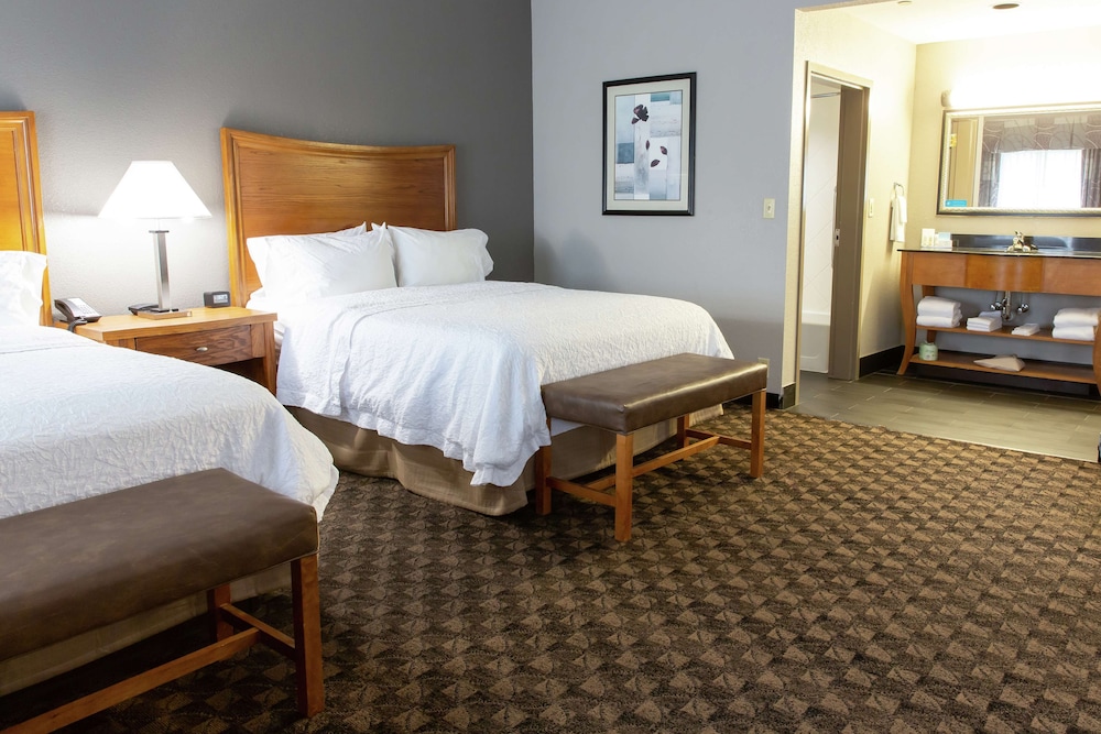 Hampton Inn & Suites Chesapeake-Square Mall 4/41