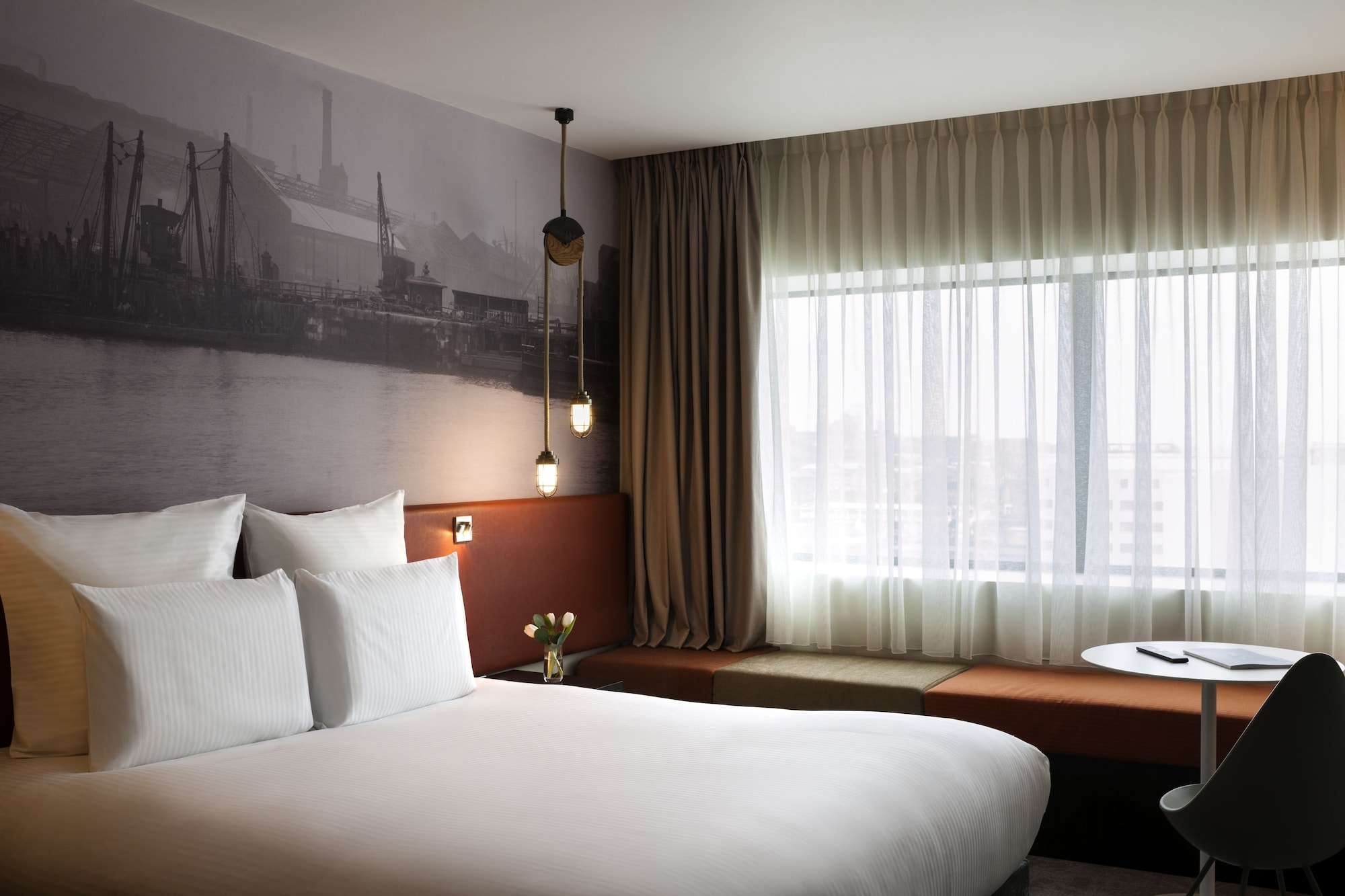 SUPERIOR, KING BED, RIVER VIEW