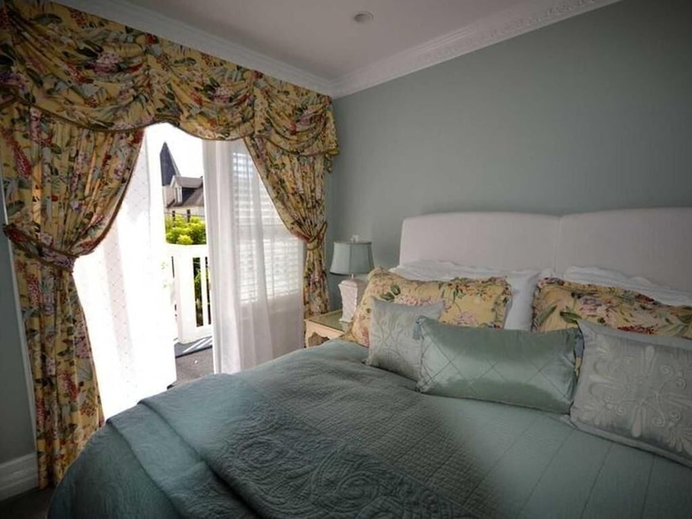 Victorian, Country, King Bed