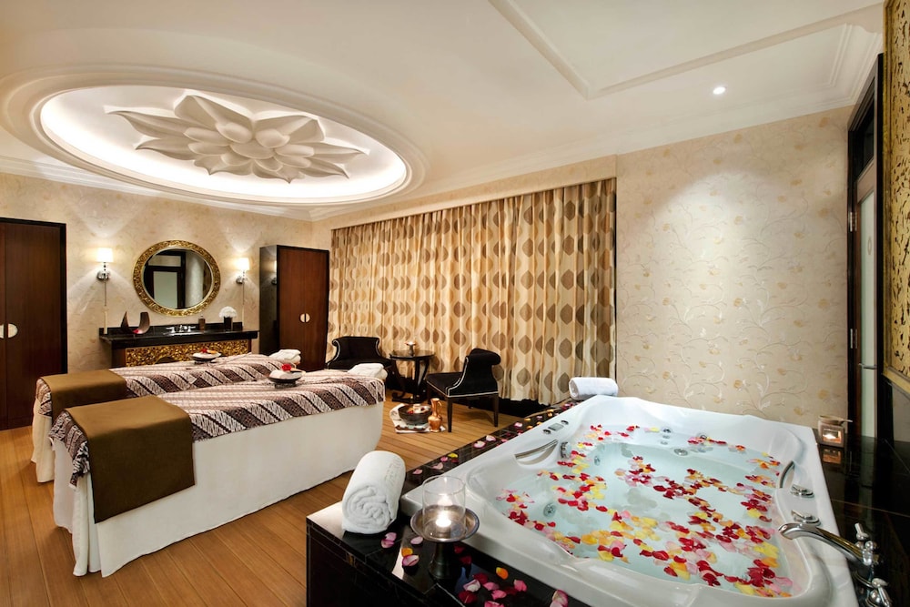 The Trans Luxury Hotel 17/73