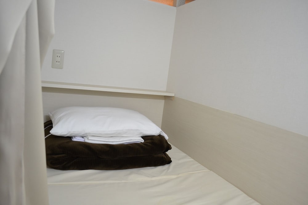 1 Night 1980 Hostel Tokyo 21/50