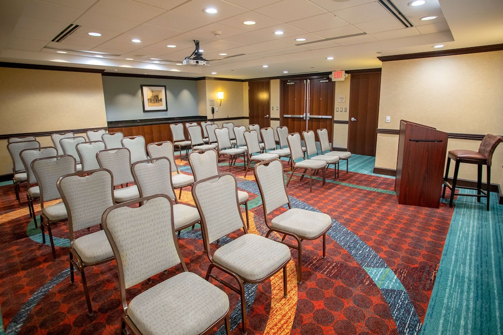 Hilton Garden Inn Bethesda Downtown 59/76