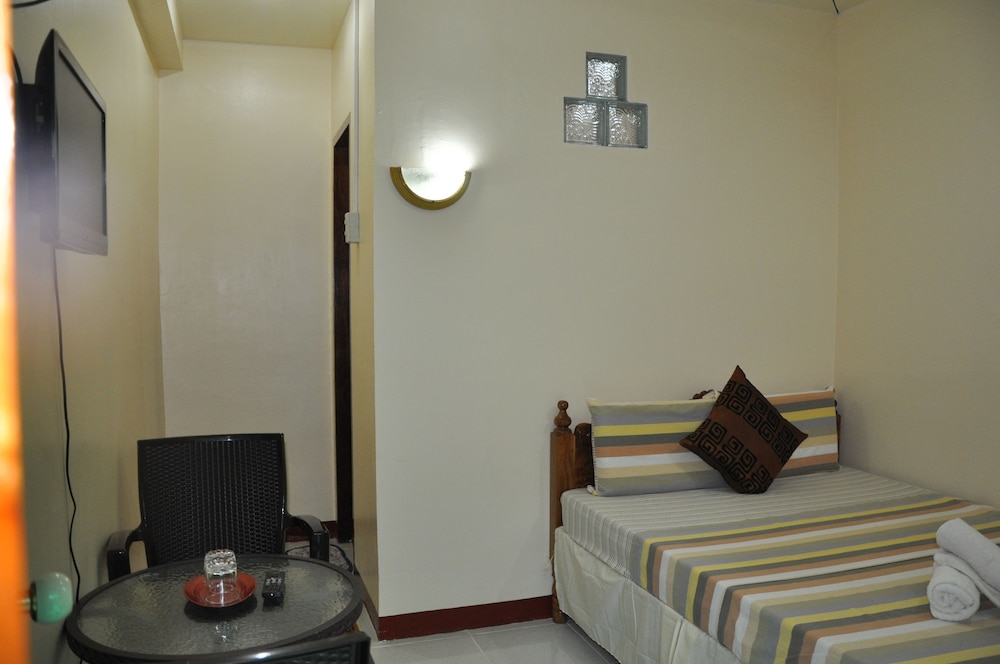 D Lucky Garden Inn 29/48