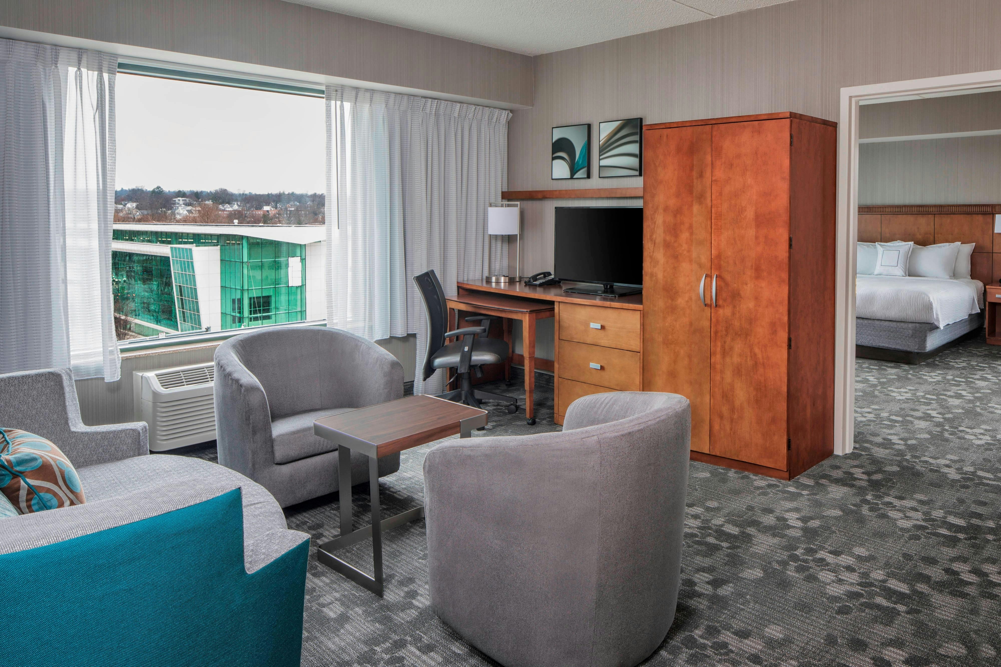 Courtyard By Marriott Stamford Downtown 7/11
