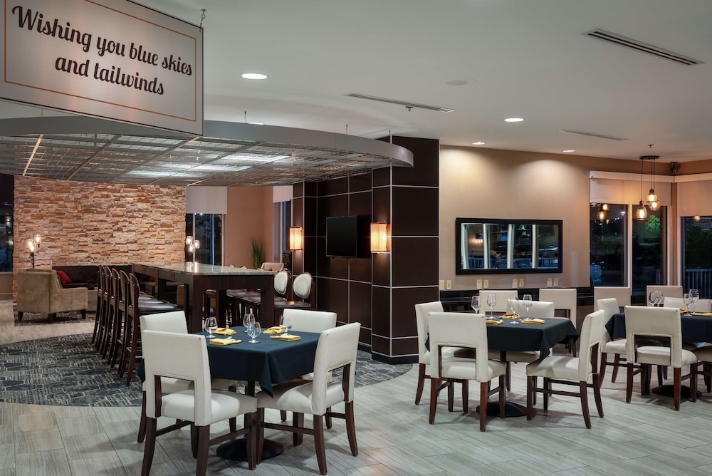 DoubleTree by Hilton Hotel Savannah Airport 61/68
