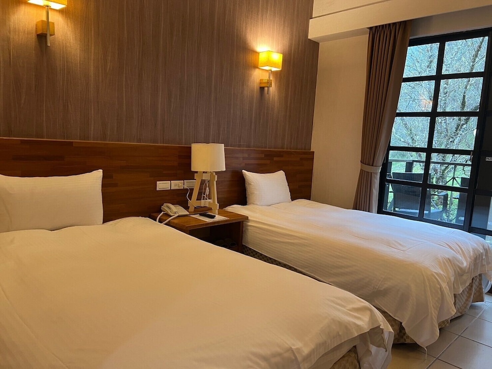ROOM, TWIN BEDS