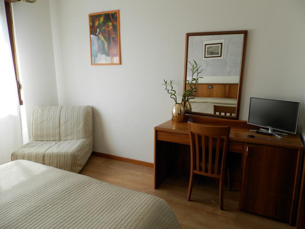 Hotel Continental Lovere 18/32