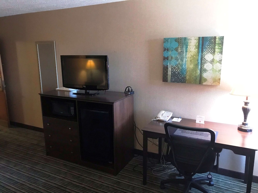 Best Western Woodhaven Inn 6/43