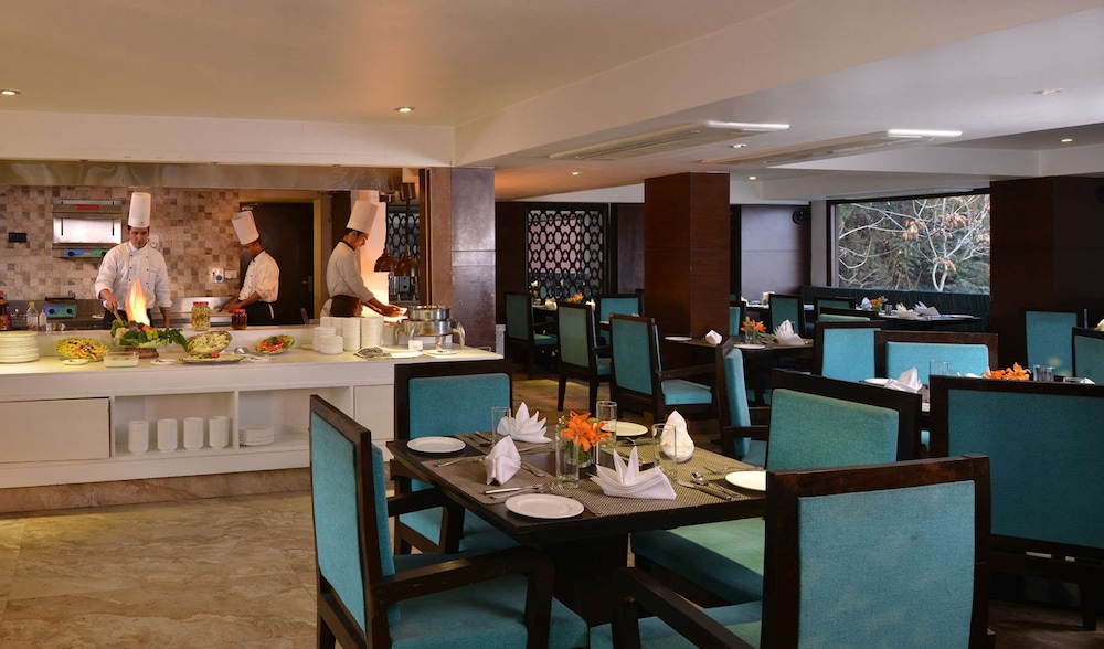 Golden Tulip Srinagar 29/48