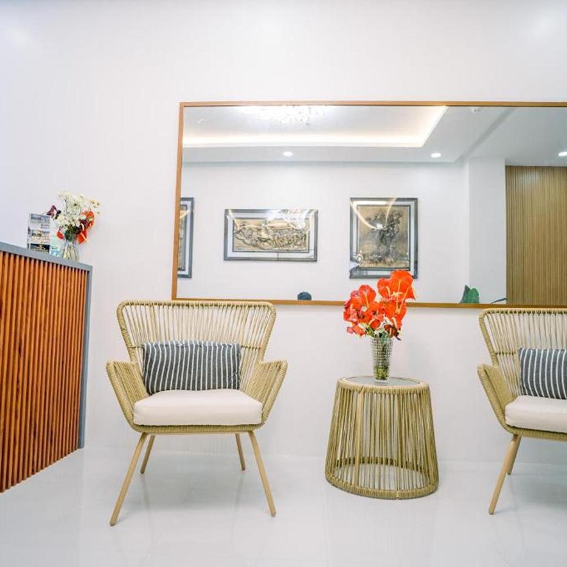 Spotlight Hotel near Hundred Islands Wharf 27/44