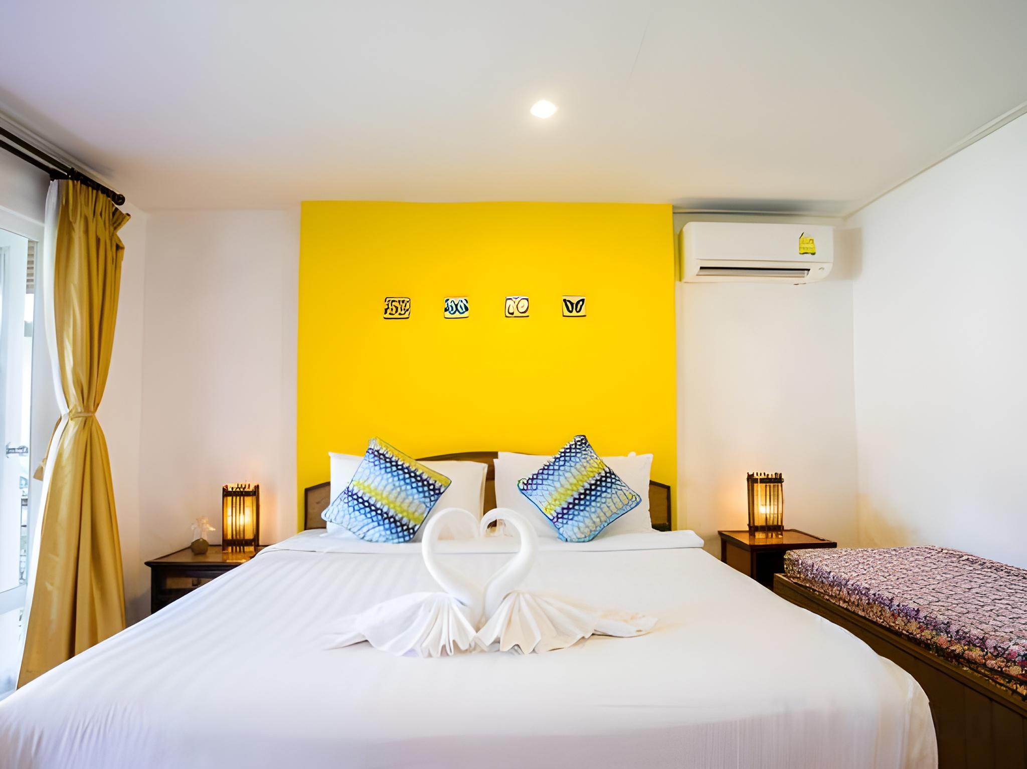 Cottage, King Bed, Pool Side
