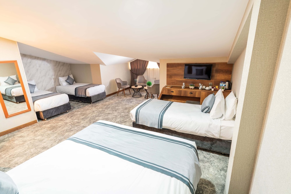 Airport Express Hotel 18/40