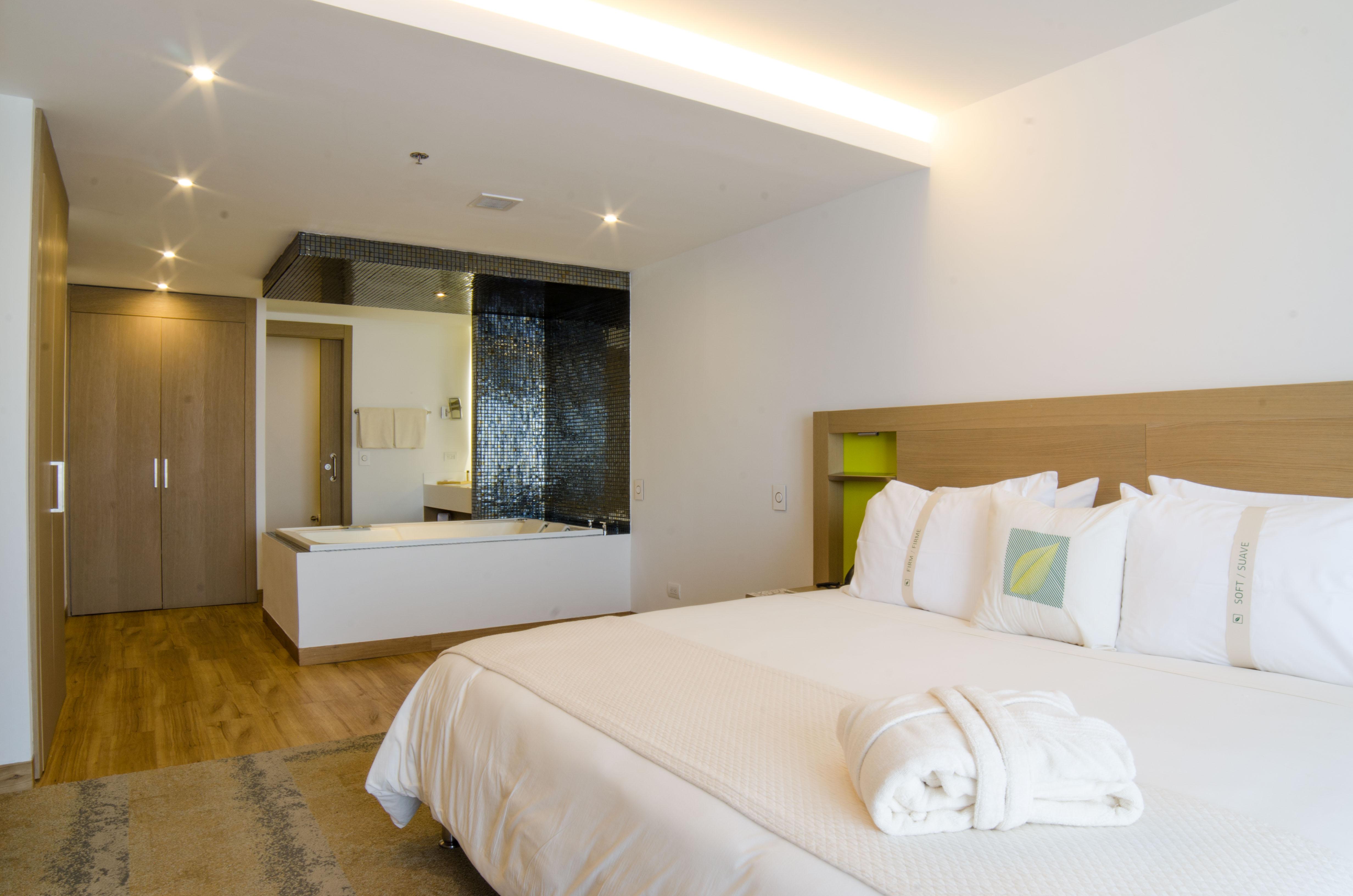 Superior, Suite, Hot Tub