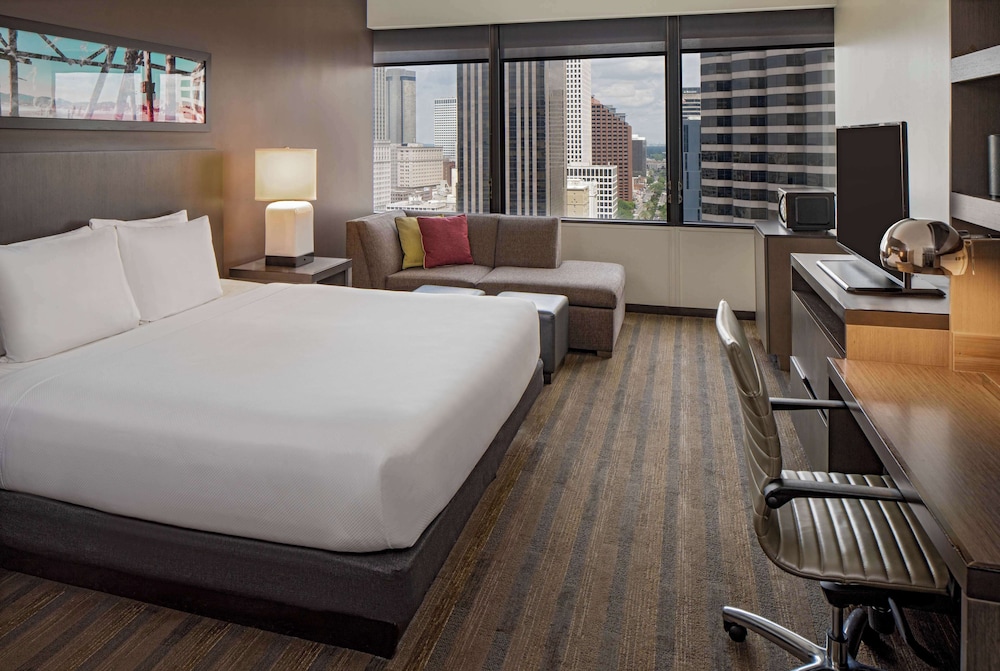 ROOM, KING BED, HIGH FLOOR